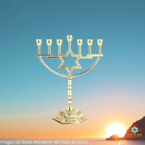 Menorah mediana con Maguen David en dorado