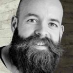 Moshé Cohen compartiendo su experiencia con Shulem